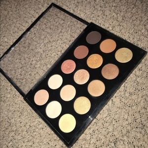 ALREADY SOLD. Mac eyeshadow palette